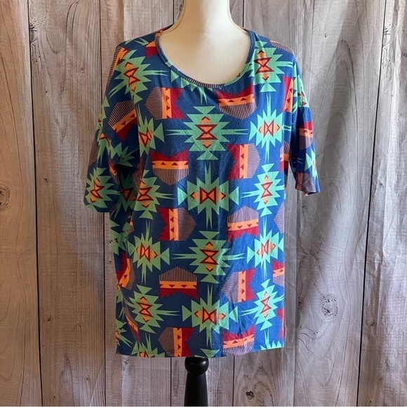 LULAROE Irma Top, Medium - Picture 1 of 6